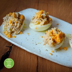 Huevos rellenos con espaguetis konjac de avena