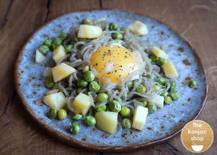 Fresh peas with konjac noodles and egg